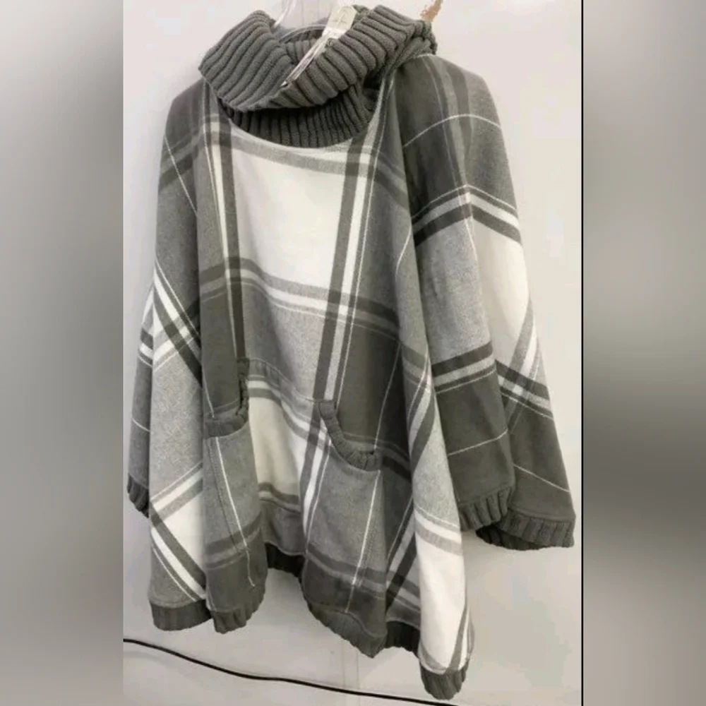 Charlie Paige Women's White And Gray Poncho One Size NWT MSRP $49.95